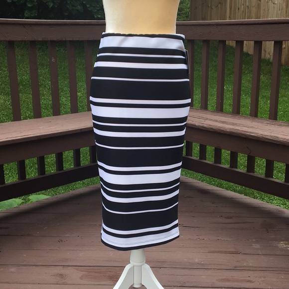 Iz Byer Dresses & Skirts - NWT: IZ Byer Skirt